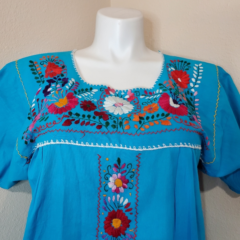 Mexicana,Maxi Embroidered Bata - Picture 2 of 10